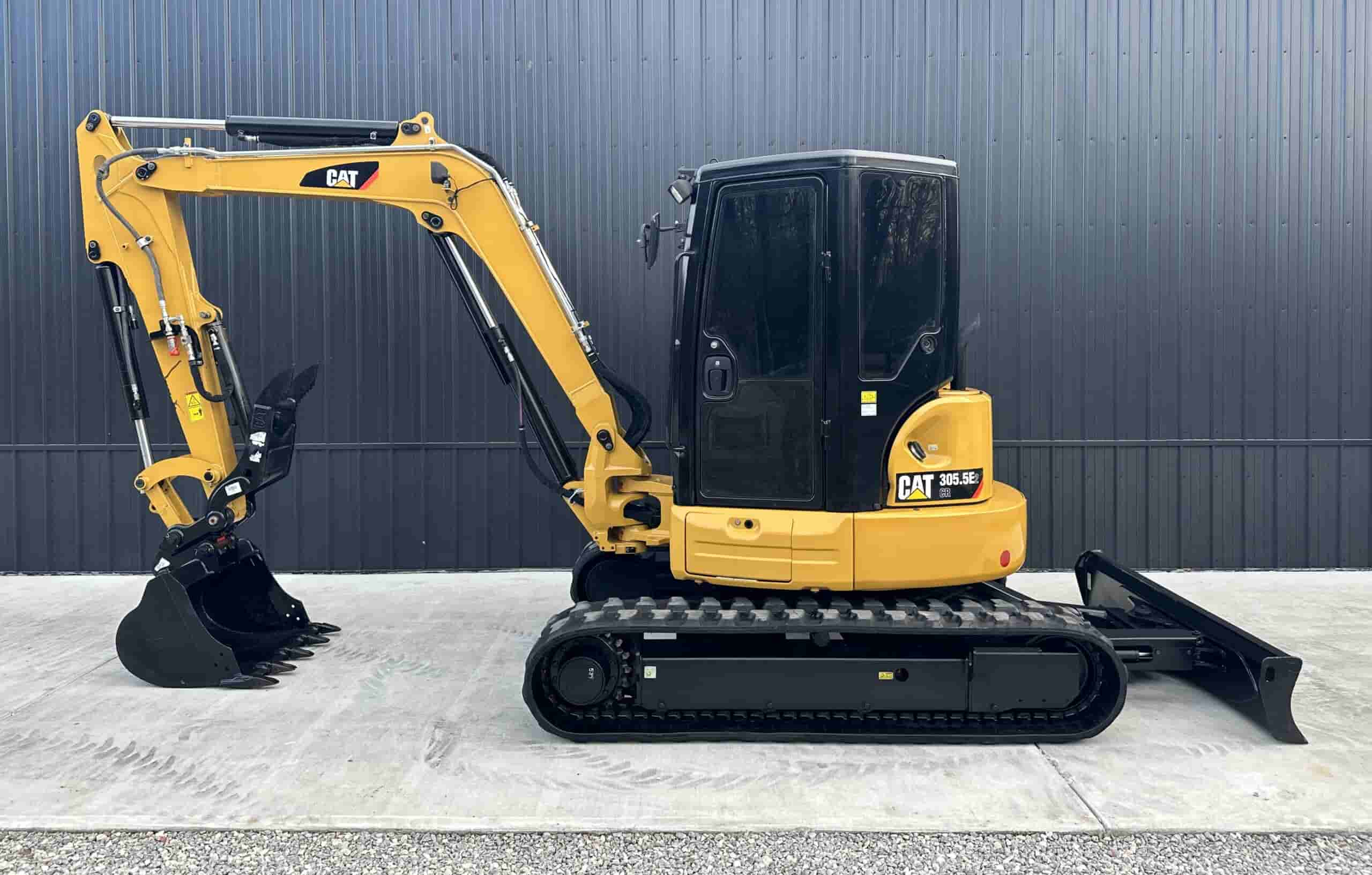 2019 CAT 305.5E2 Only 589Hrs
